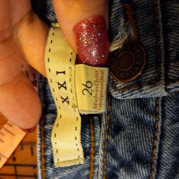 XXI brand cuffed jean shorts size 26 - Picture 3 of 4